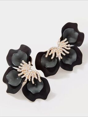 NWT Lilly Pulitzer Dahlialicious Earrings in Noir